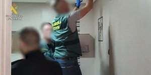 Medewerkers bespioneerd met 30 bewakingscamera's